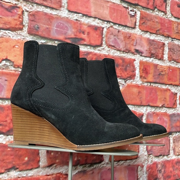 Black Suede Andre Assous Palmer Wedge Chelsea Western-Style Booties - Picture 1 of 17